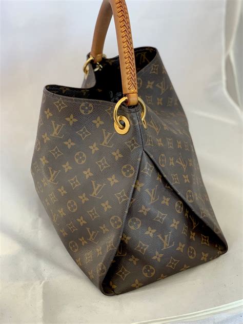 louis vuitton monogram discontinued